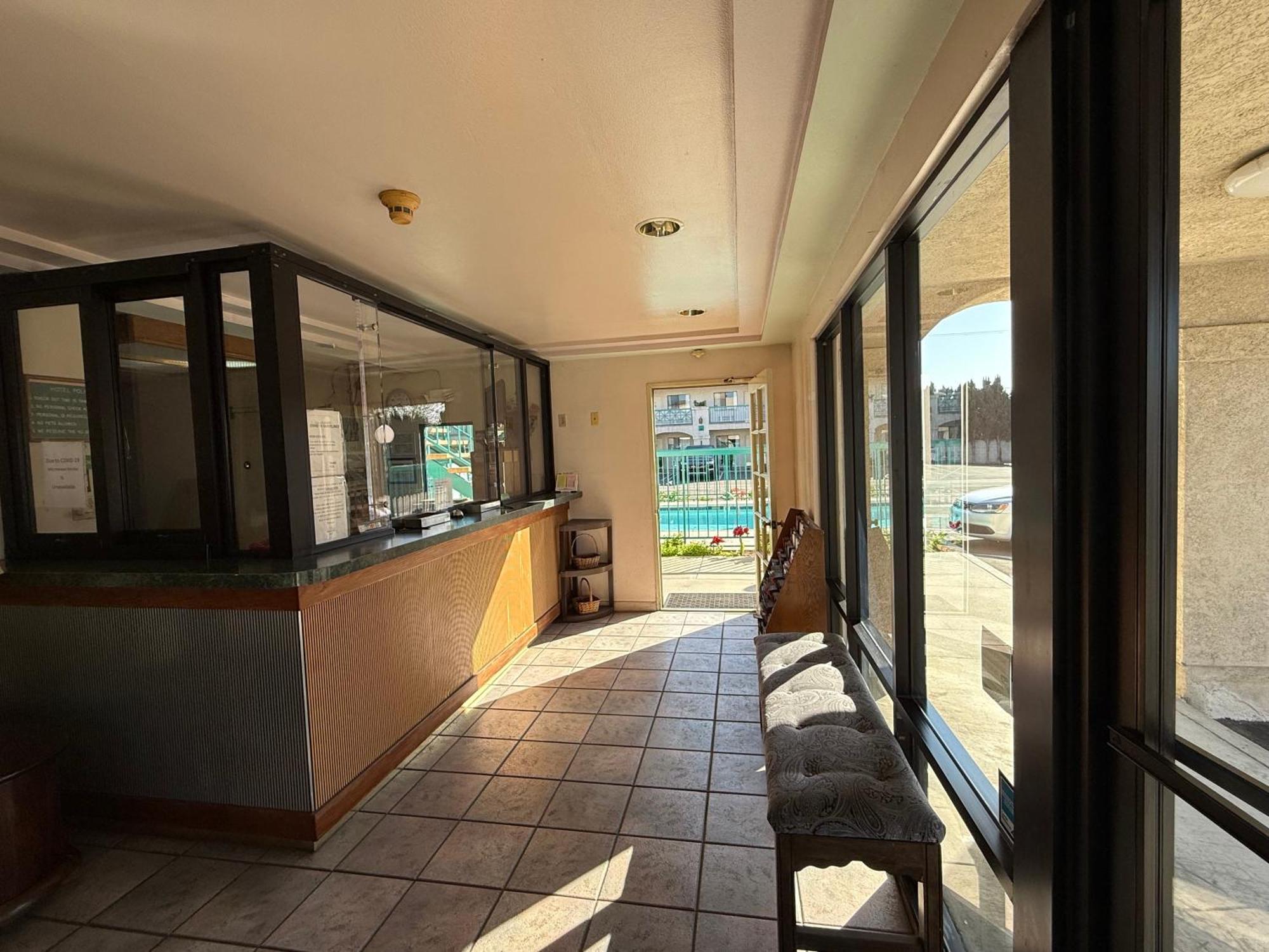 Fiesta Inn Los Angeles - เบลการ์เดนส์ ภายนอก รูปภาพ